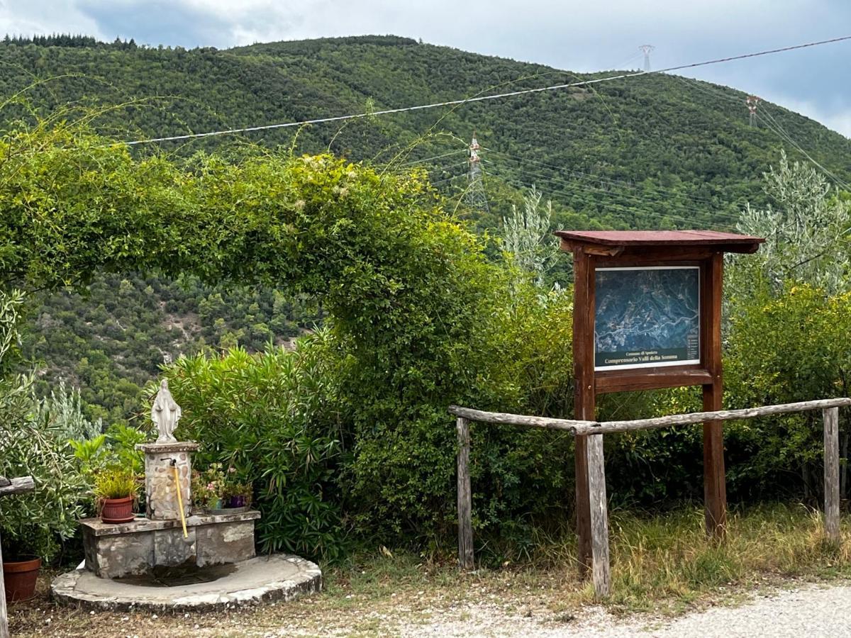 Appartamento A Valle San Martino Di スポレート エクステリア 写真