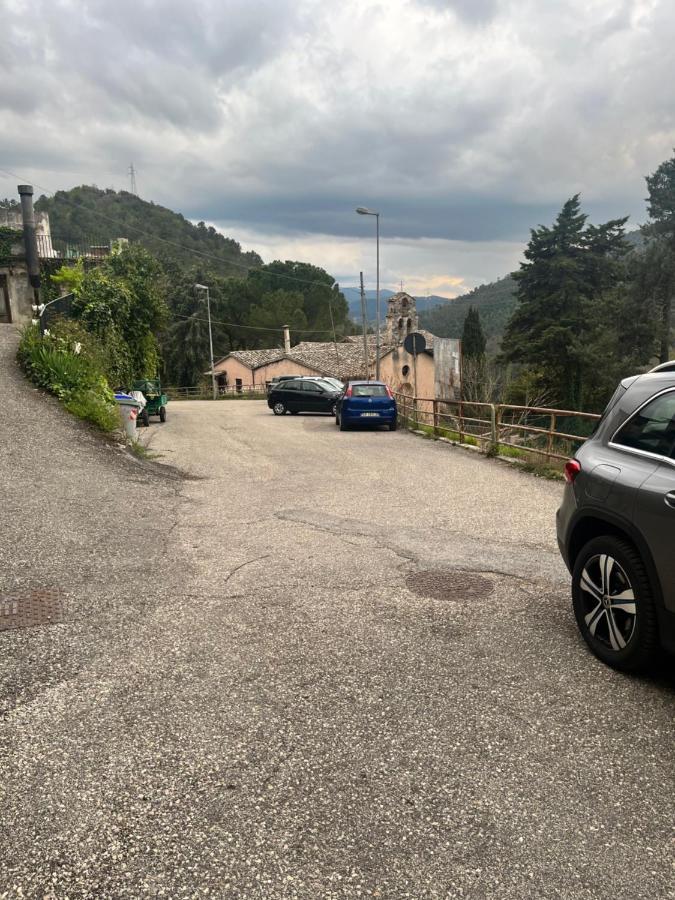 Appartamento A Valle San Martino Di スポレート エクステリア 写真