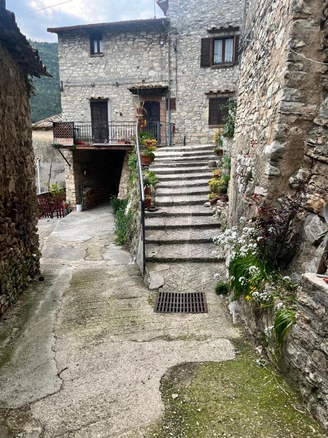 Appartamento A Valle San Martino Di スポレート エクステリア 写真