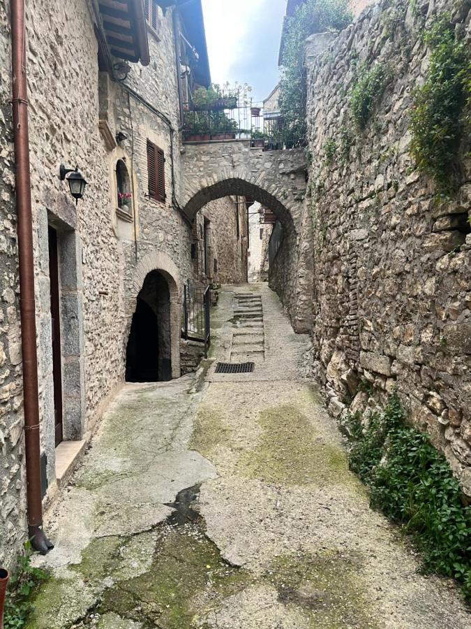 Appartamento A Valle San Martino Di スポレート エクステリア 写真