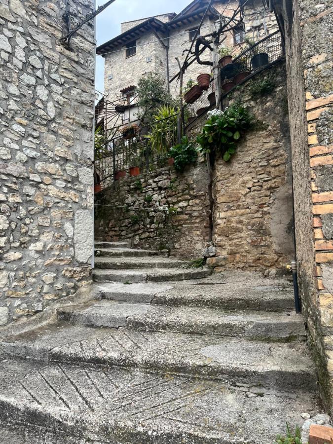 Appartamento A Valle San Martino Di スポレート エクステリア 写真