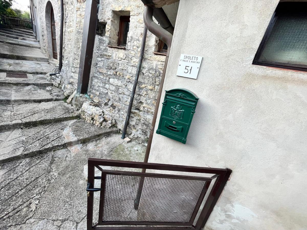 Appartamento A Valle San Martino Di スポレート エクステリア 写真