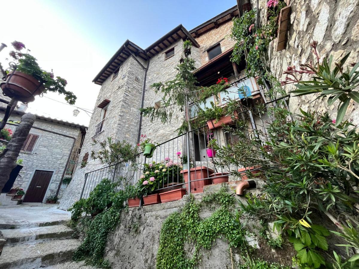Appartamento A Valle San Martino Di スポレート エクステリア 写真