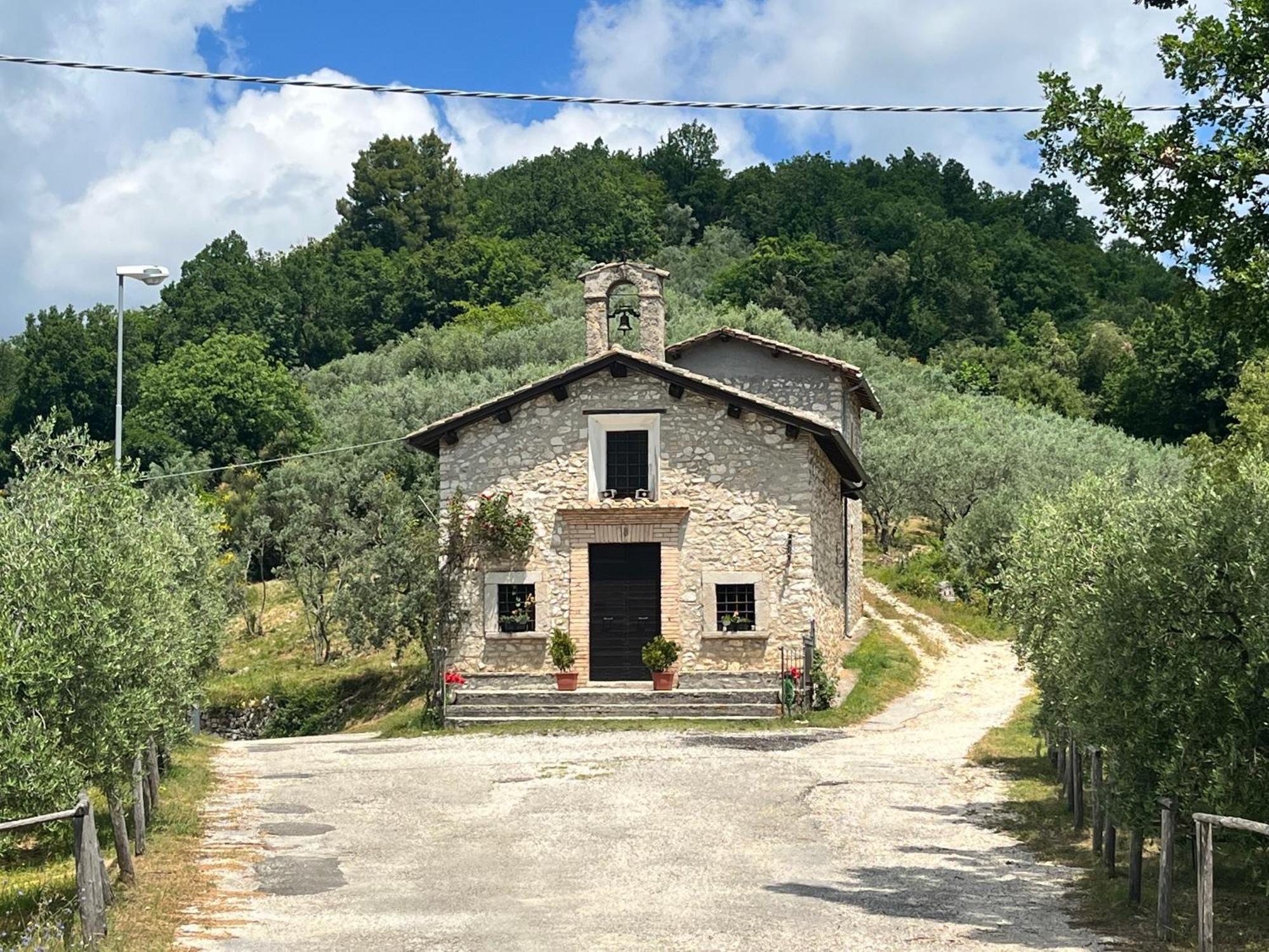 Appartamento A Valle San Martino Di スポレート エクステリア 写真